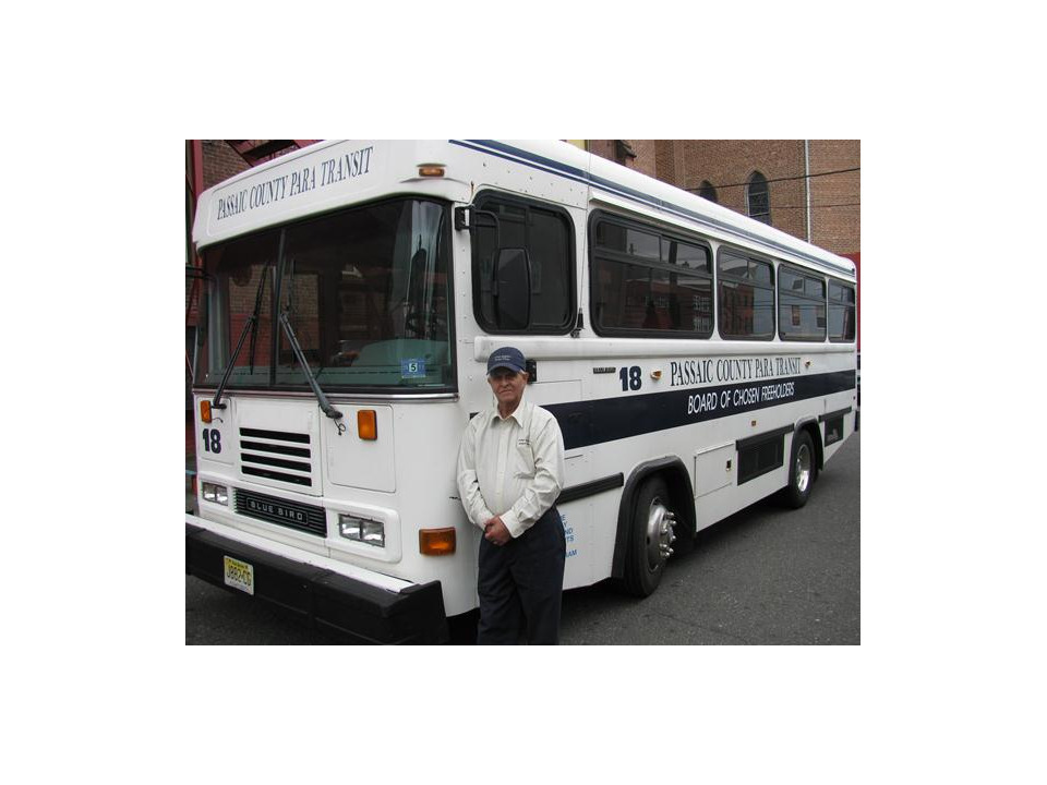 f945188982f31c265e5b_patbus.jpg