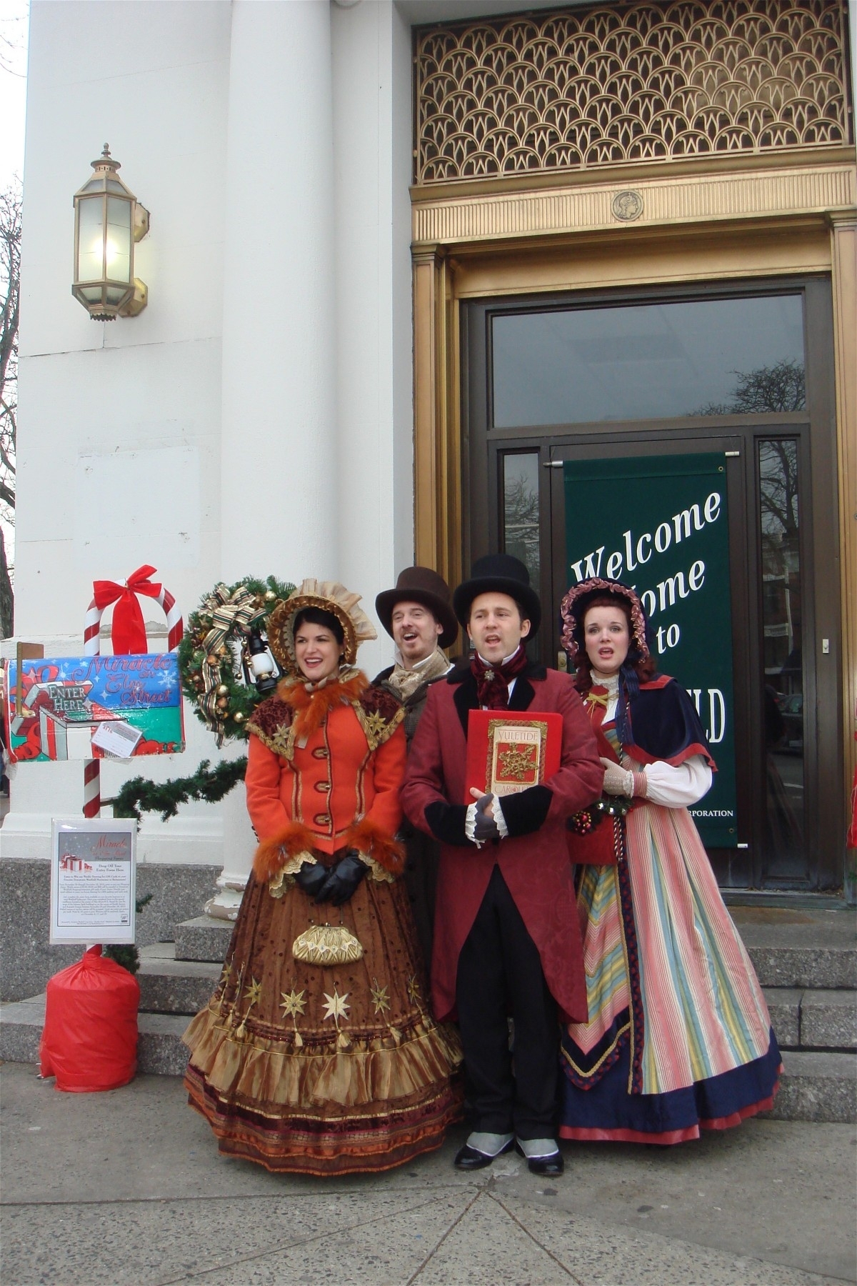 4c513eb7e5d40a7ca8f1_ycarolers.jpg
